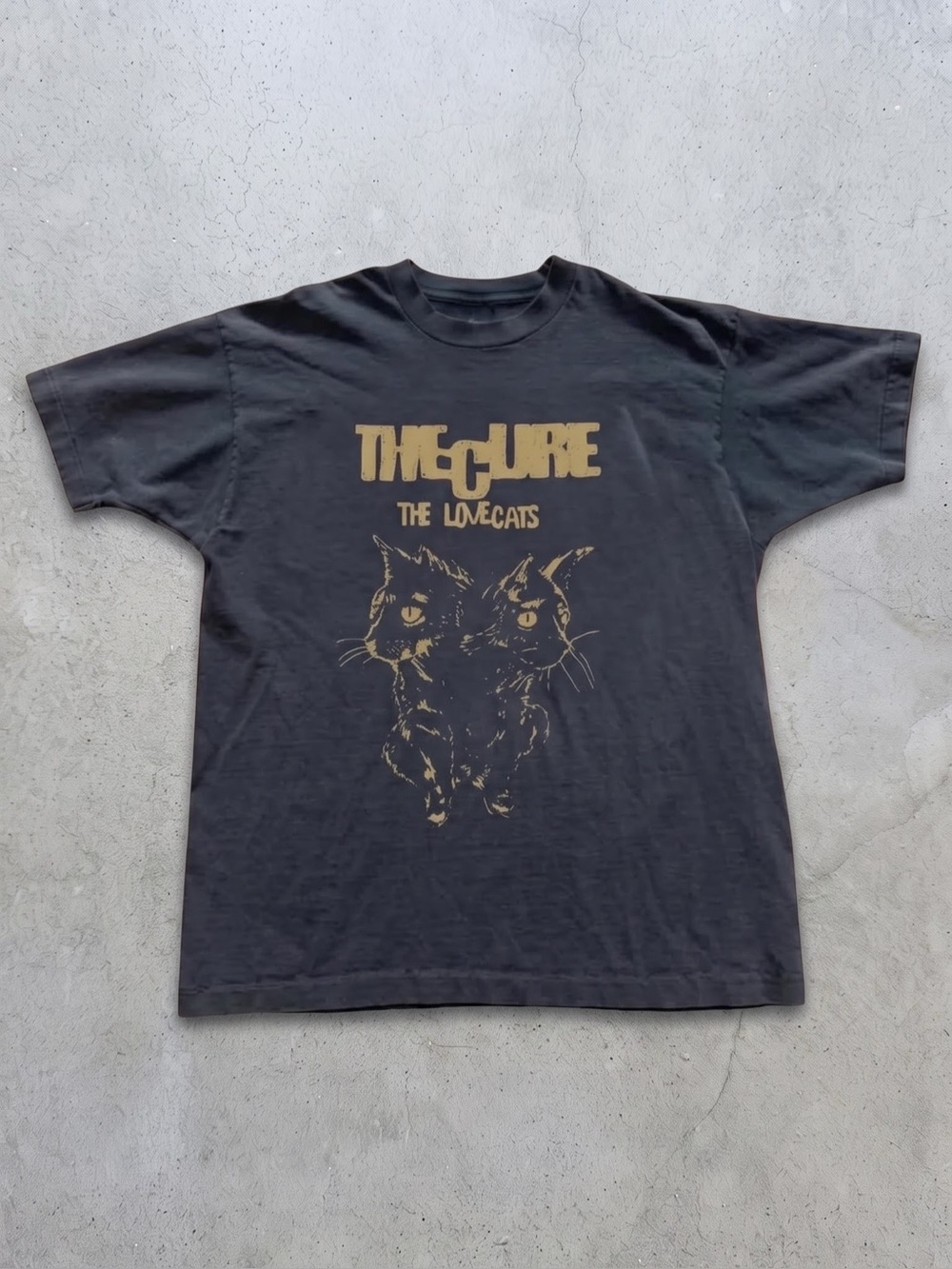 'Gildan Black The Cure "The Lovecats"
Graphic Tee